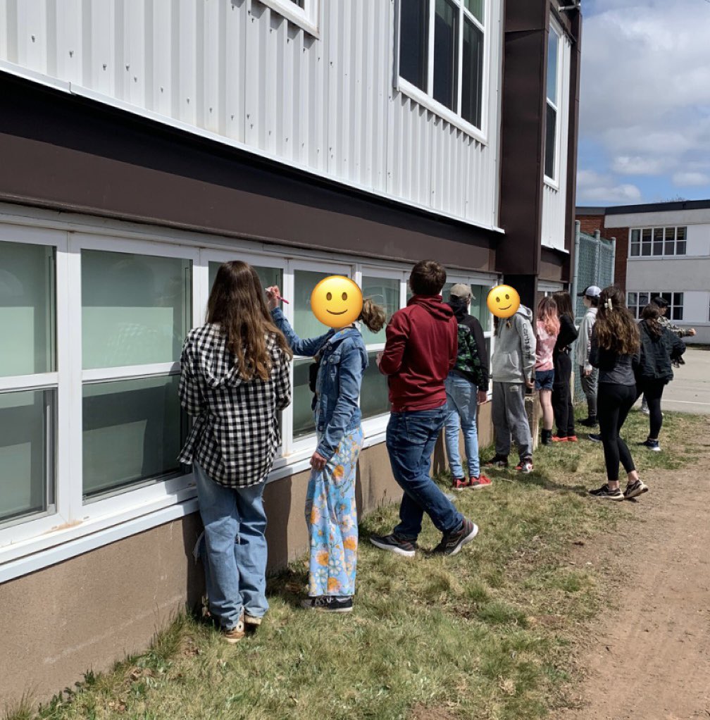 macphee_maggie's tweet photo. Bringing thinking classrooms outside in Math 8 today #ccrcemath #buildingthinkingclassrooms https://t.co/igX2P7qoJo