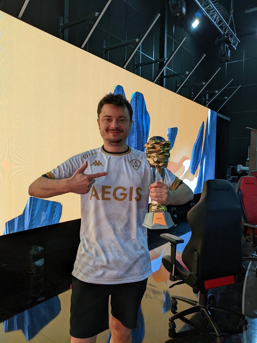 PasDeBolTFT's tweet image. CHAMPION DE FRANCE LET&apos;S GOOO ENFIN !!!