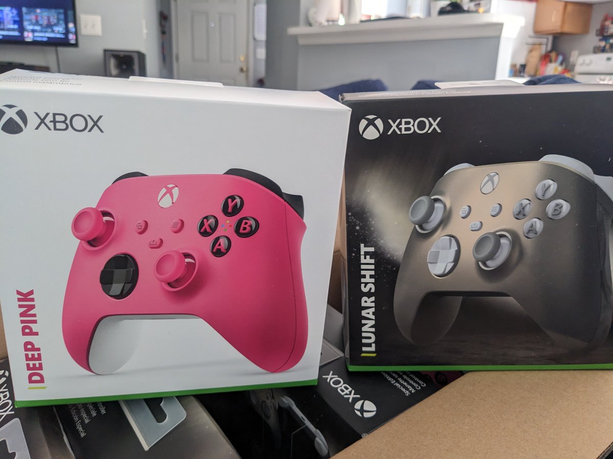 ssorTV's tweet photo. So this account is now officially a Fort Knox GC hype page. This load of @Xbox controllers are gonna be a hit with the service members!

Also an obligatory "You are awesome!" to @jennpanattoni . Thanks! https://t.co/VlzkJb3IeY