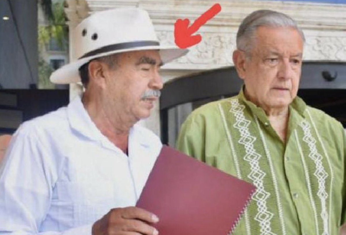 lopezdoriga's tweet photo. ¿Y quién es el acompañante del presidente @lopezobrador_ al salir del hotel Fiesta Americana de Merida rumbo a la Base Aérea Militar número 8, cuando ya sentía el golpe del Covid? ¿Alguien lo puede identificar? https://t.co/lqMvARiKE9