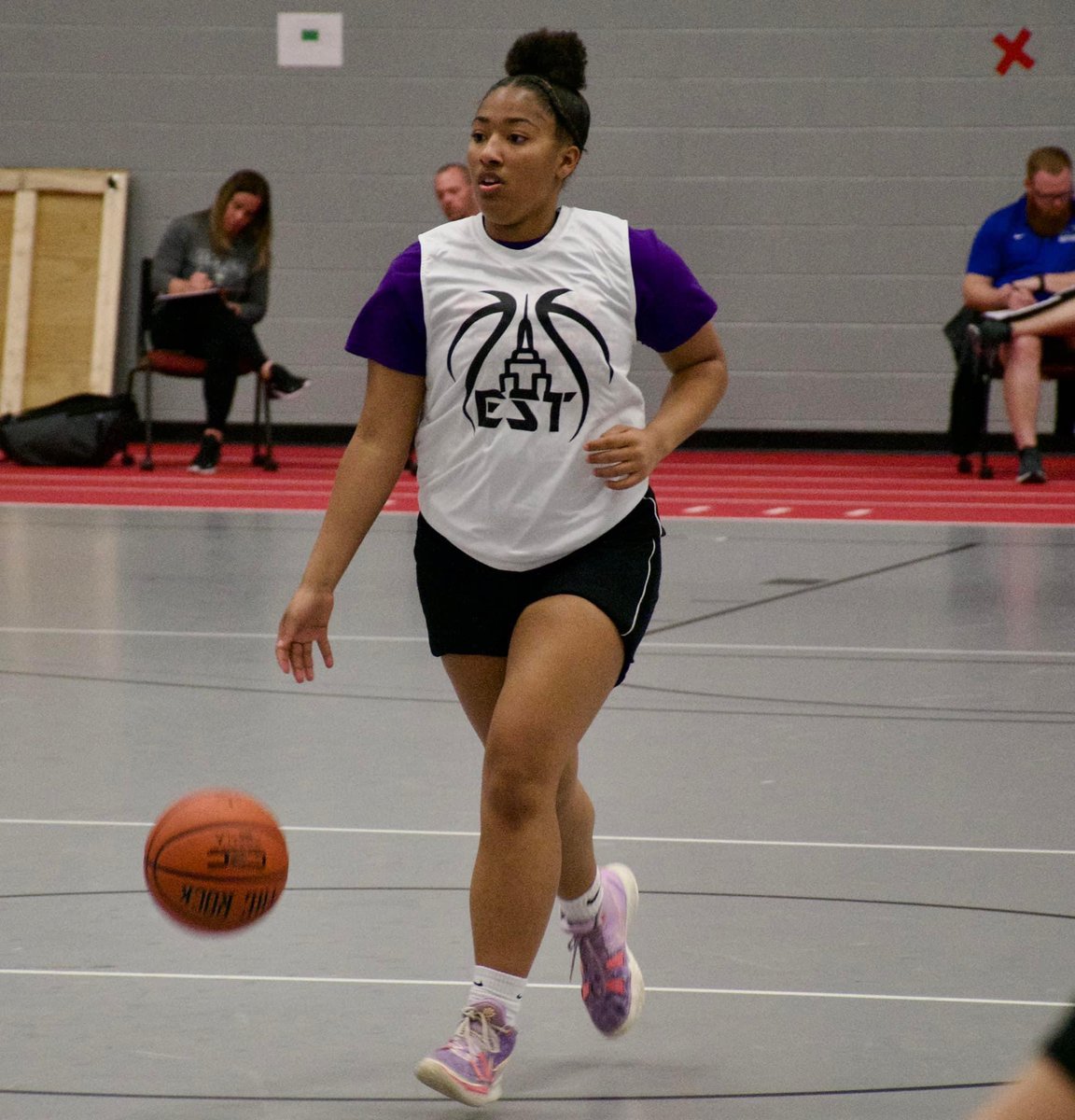 Who’s in #ESTWNYWarmup:

You know what it is… #SmallSchoolBigGame ✔️ physical but also crafty guard averaged 20+ while stuffing the stat sheet in her sophomore year. Happy to have 2025 Jayla Bell (Lyons/Central Western) set for Friday!

LIMITED openings: empirestatetakeover.com/2023/04/06/2nd…
