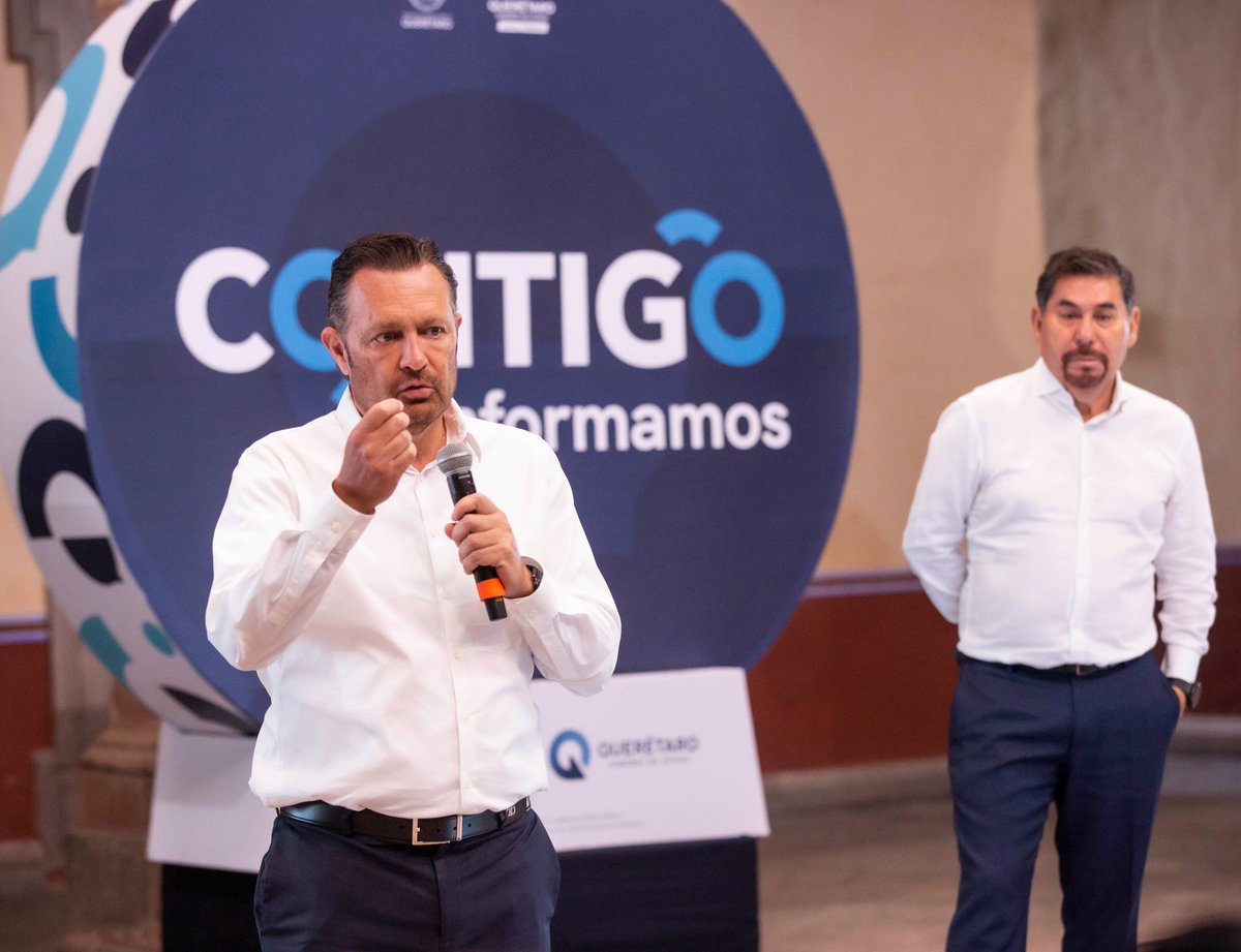 makugo's tweet photo. Como cada semana #CONTIGO informamos. Nos reunimos con los medios de comunicación para reportar cómo van los avances en cada uno de los puntos de la obra #Paseo5F y la apertura que pronto se realizará en el paso inferior en intersección de Av. Zaragoza.

¡Juntos estamos construyendo el futuro de Querétaro!