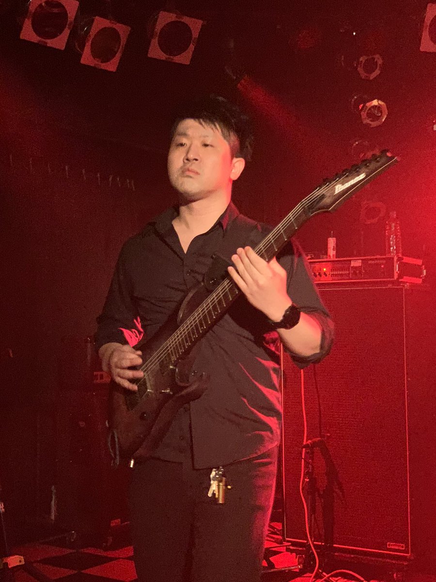 MuvTbDl51nxzoHi's tweet photo. #BloodProphecy
#Gtター働く毎日の4枚
#LoudBeast
#立川Babel
(2023.4.23) ライブ前に近くのファミマで会った。いつも眼鏡かけていたので、判定出来ずアイコンタクトも無かった。相変わらず「静かなる」戦士だネ! https://t.co/qeEfWV9RPy