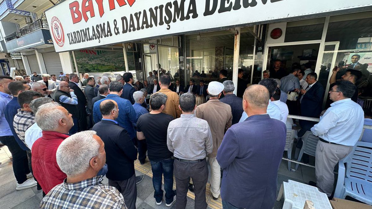 toroslaradeva's tweet photo. Genel Başkan Yardımcımız ve CHP 3. Sıra Millet Vekili Adayımız ile Mersin Baykanlılar Yardımlaşma ve Dayanışma Derneğini ziyaret ederek taziyede bulunduk.#mehmeteminekmen https://t.co/0wZiXfLJK0