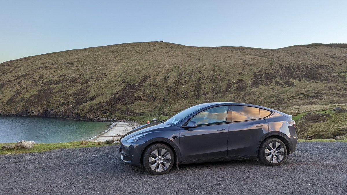 THEnergyNet's tweet photo. Here is a first picture from my #DiscoverEmobility trip in Ireland. I have rented a #Tesla Model Y from @UFODriveTweets. Their process is fully automated through an app. So, when you pick up the #ecar no paperwork is required at a front desk. 👍 https://t.co/Z7LXTdeUa8
