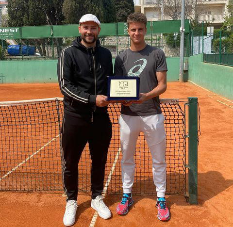 Not_Esportivas's tweet photo. ITF TENNIS!
Parabéns aos tenistas campeões do @worldtennis de M25 de Split na Croácia. 
Simples: Duje Ajdukovic (🇭🇷) /🏆(6)
Duplas: Piotr Matuszewski (🇵🇱) / Oleg Prihodko (🇺🇦)
#ITFTennis #Tennis #ITFSplitOpen #splitopen #DujeAjdukovic #PiotrMatuszewski #OlegPrihodko https://t.co/Nbudw84QKe