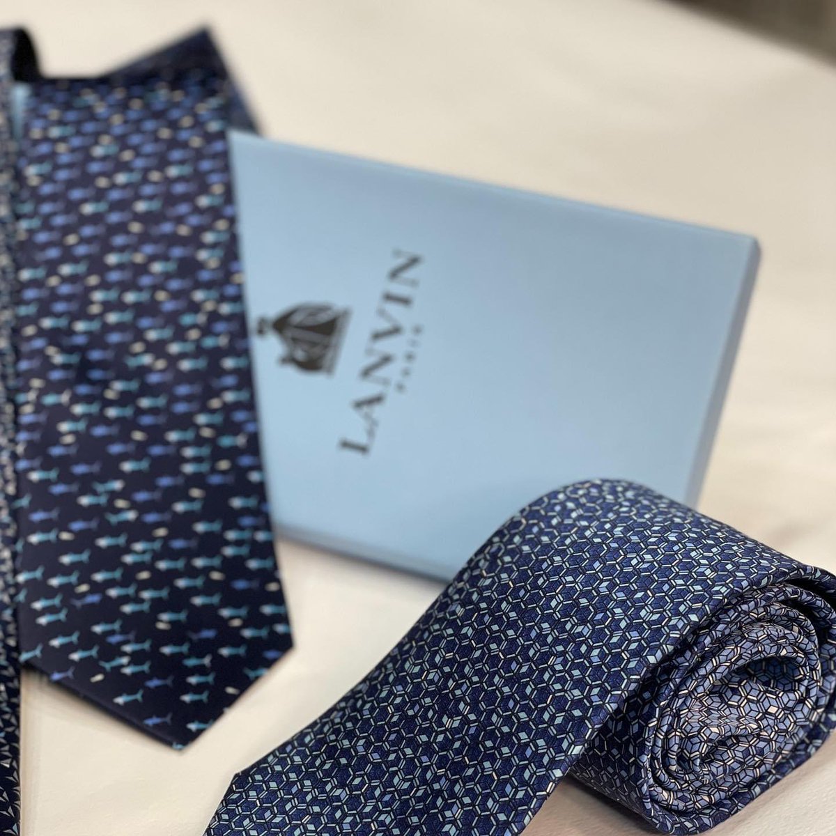 FSAARTI_1960's tweet photo. Lanvin Paris - crafted with precision and Parisian finesse #Lanvin
.
.
#LuxuryFashion #Menswear
#Fsaarti #Lanvinties #Fashion #MenWithClass #MensFashion #PowerStatement #mensboutique #Paris #ParisianStyle #Gentlemen https://t.co/zNOXVqfIqV