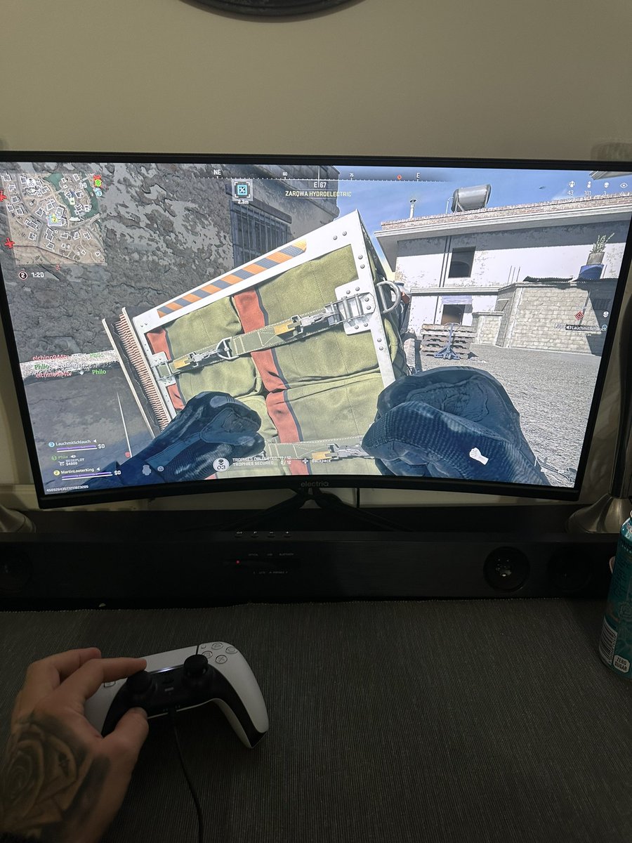 Shaunscotthorne's tweet photo. @ATVIAssist your games dog shit constantly freezing me out when ever I get a load out sort it out fuck sake!! @Warzone2News https://t.co/DM1LVfchpF