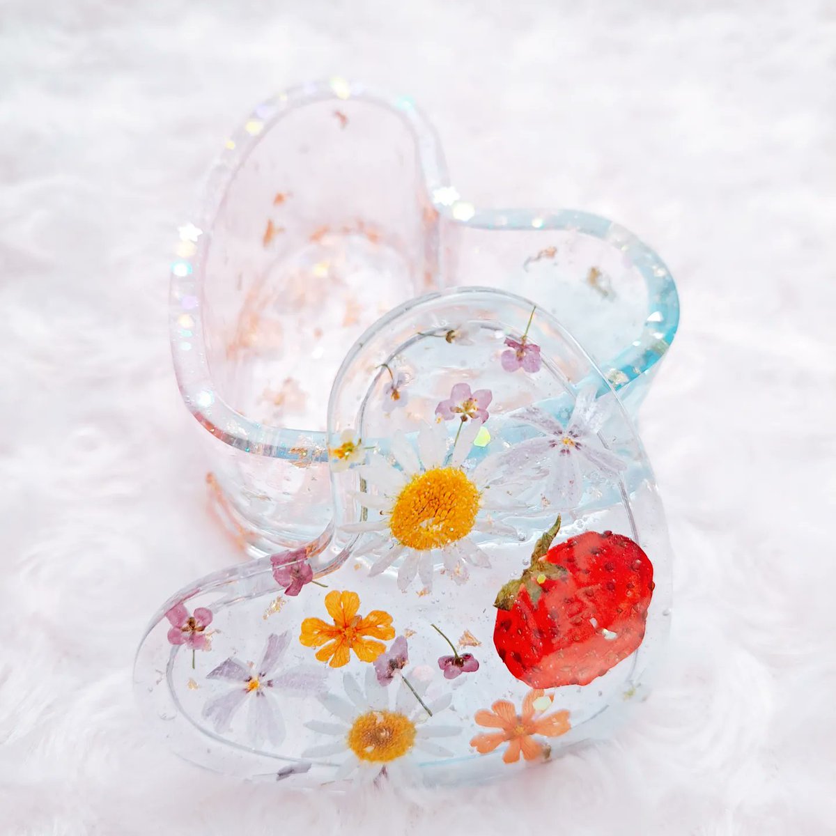 yuzuta_34's tweet photo. 初めての2液性レジン✨
初めてのわりには上手くいったけど…気泡が目立つ💦
また作ろ💖 ̖́-

 #レジン
 #レジン好きな方と繋がりたい 
 #ハンドメイド
 #2液性レジン 
 #ゆずぅた
 #小物入れ https://t.co/QnyxY5qCPz