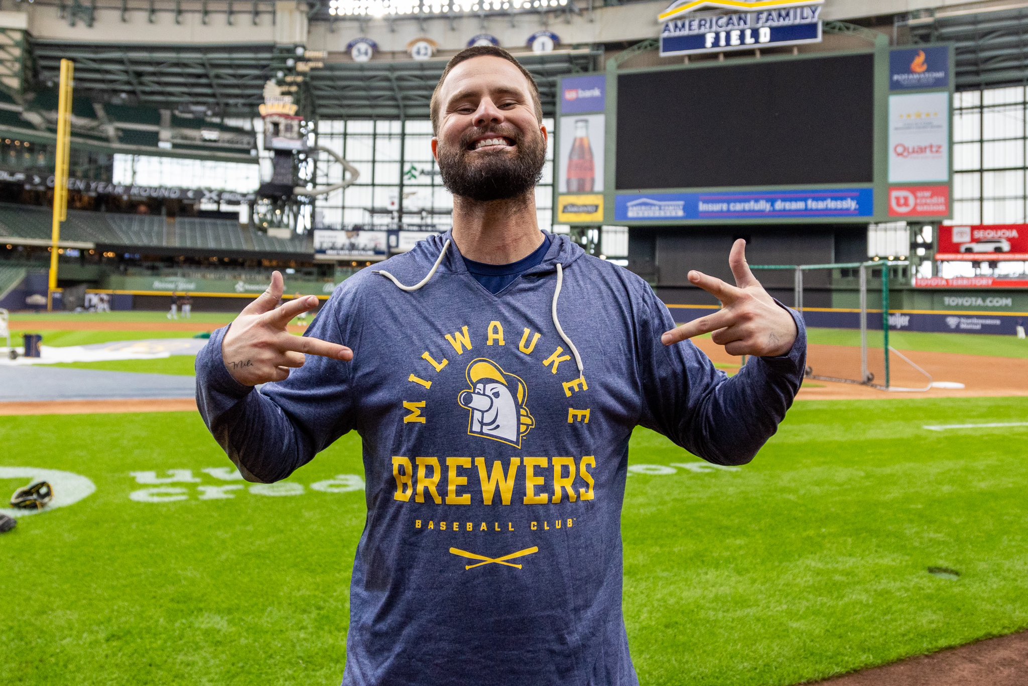 Brewers jersey giveaway night