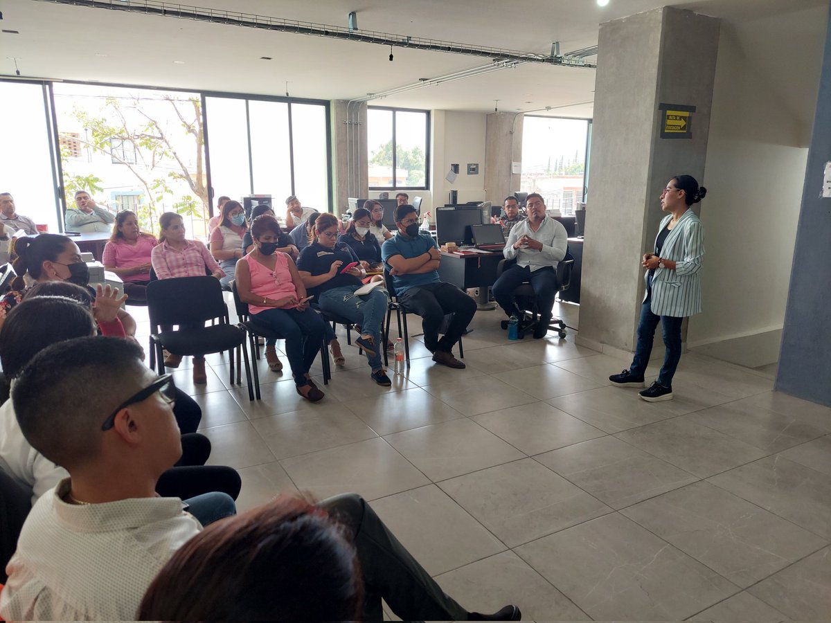 UnidadGnro_SSPO's tweet photo. Perrsonal de la Unidad de Género de la #SSPC  brindó el taller "Protocolo para la Prevención, Atención y Sanción del Hostigamiento Sexual/Acoso Sexual en la Administración Pública " a servidores públicos de la Oficialía Mayor @salomonj @KarinaBaronO @SSPC_GobOax 
#NoesNo https://t.co/dH7jf5U4gy