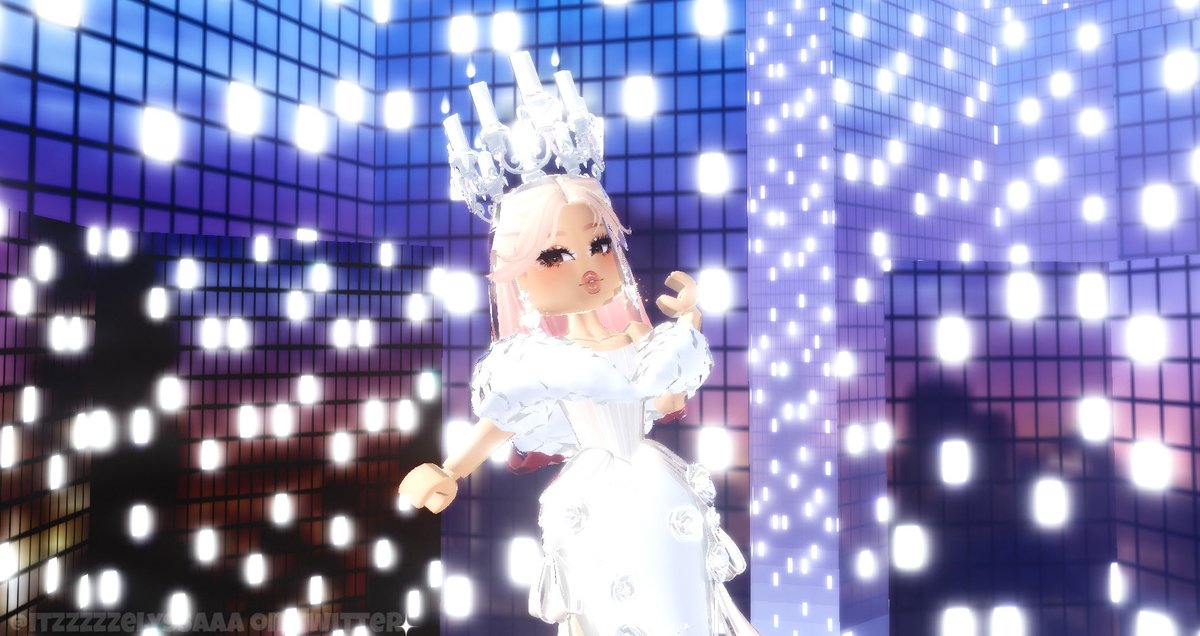 Itzzzzzelyssaaa's tweet photo. one comment wins 100  #robux 

- follow me + @LuvhhOllie
- like &amp; retweet https://t.co/M6BEmntdta