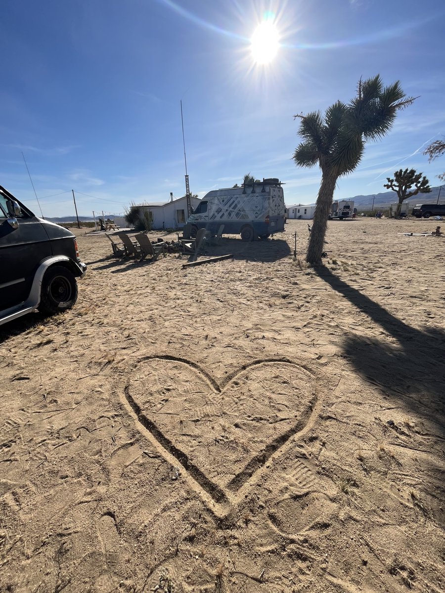 kiftlife's tweet photo. Love is the gas that fills our tanks ⛽💌🚐

📸 by @Tralfalmadoore at our #vanlife coliving house in Joshua Tree 🌞 https://t.co/rHUibVVVCf