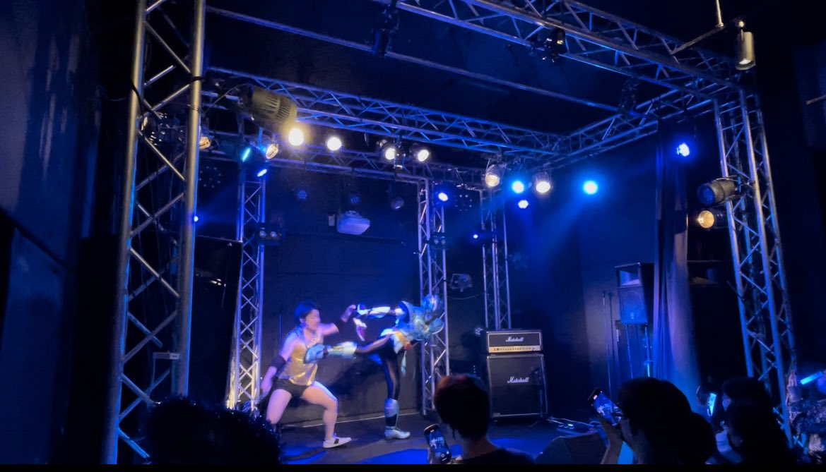 jsonhaol's tweet photo. ゲスト様パート
#青の閃光ハアト さんは、今回 #SHS19 に出演すると決まってからは、眠れない夜が多かったほど楽しみでした´`* 生のアクション #鎌田章吾 さんとのコラボ出演は激アツでした🔥
鎌田さんのソロも聞きたかった曲ばかりでめちゃくちゃ楽しい時間を過ごせました。 https://t.co/BdWU1sxrvC