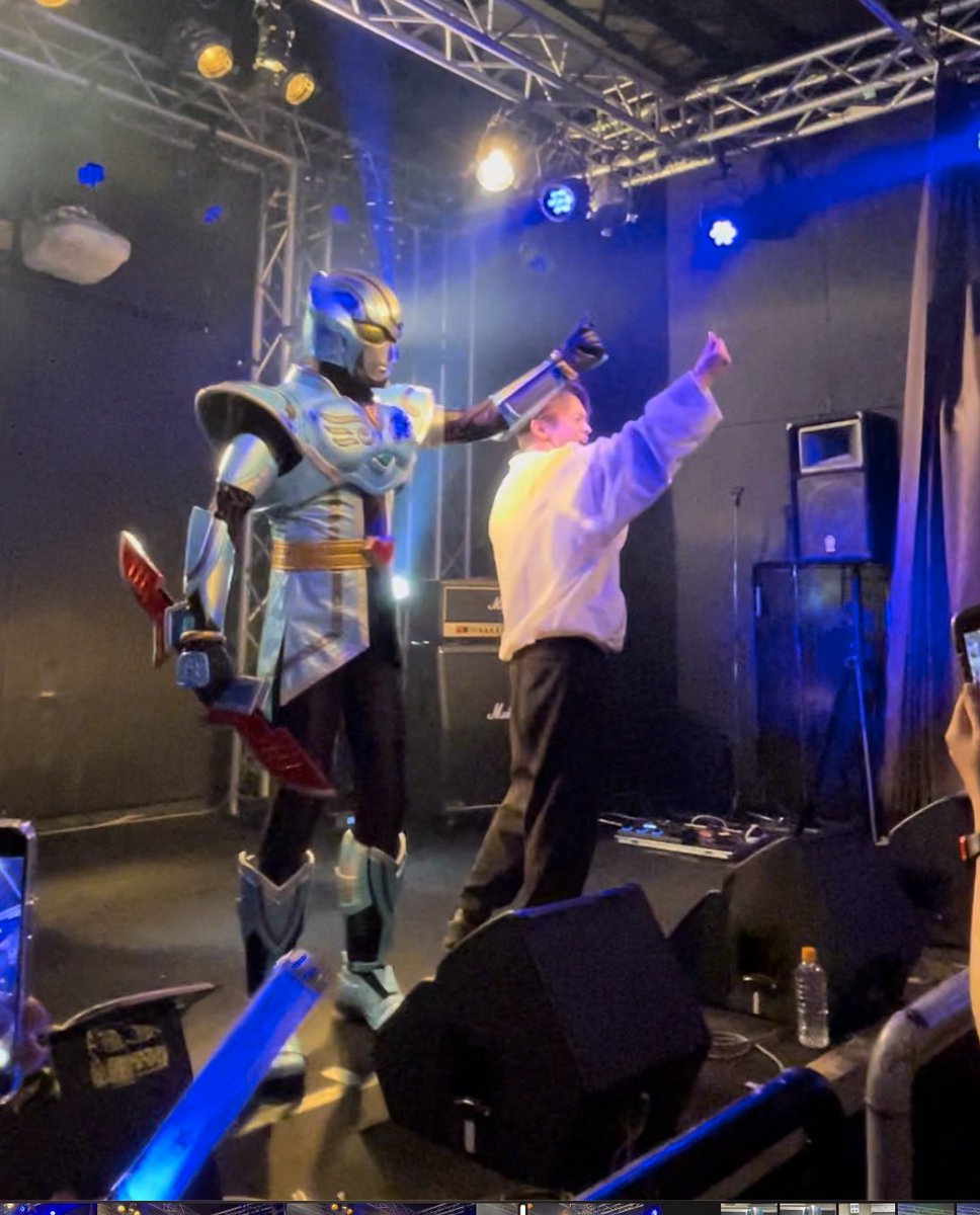 jsonhaol's tweet photo. ゲスト様パート
#青の閃光ハアト さんは、今回 #SHS19 に出演すると決まってからは、眠れない夜が多かったほど楽しみでした´`* 生のアクション #鎌田章吾 さんとのコラボ出演は激アツでした🔥
鎌田さんのソロも聞きたかった曲ばかりでめちゃくちゃ楽しい時間を過ごせました。 https://t.co/BdWU1sxrvC