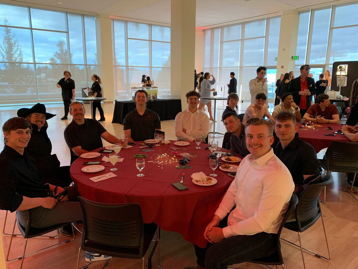 All set for the Cougar Sports Awards!

#GoCougs | #WAZZU | <a href="/WazzuSAAC/">WSU SAAC</a>