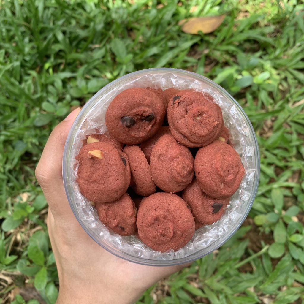 jiicantik's tweet photo. hellllooooo korang! i ada jual cookies tau sepanjang minggu ni je, since minggu ni cuti + nak bayar yuran uni

sebalang rm21
postage rm6 sm, rm13 ss

ada flavor oat, red belvet dengan coklat badam

i nak minta jasa baik korang untuk tolong rt! tysm in advance <3 https://t.co/9JFurOr02z