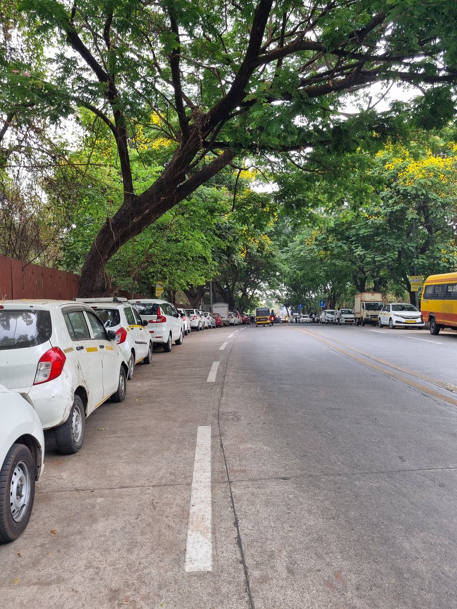 shailee06's tweet photo. The road connecting Brahmand to Thane Highway has become a permanent parking spot for taxis, buses and heavy vehicles on both sides. Sometimes they use 2 lanes. Our tax money used to build roads for us to drive or for their parking? @ThaneCityPolice @ThaneTraffic @TMCaTweetAway https://t.co/MvwFp3M4Qe