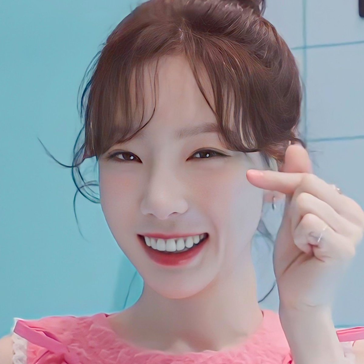 kimtaenos's tweet photo. i love her so much ♡ just like how taeyeon always reminds us, i hope she always take a good care of herself and eating well.

and i hope she can gain lots of strength from our encouraging words for her too 💜 https://t.co/KP457ApjYV