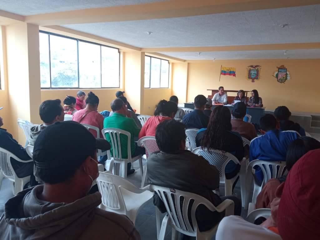Agricultura_CZ3's tweet photo. #Tungurahua | Visitamos al cantón #Patate para capacitar a los miembros de #FECOPA sobre la reforma de estatutos para las comunidades. 
Esto les ayudará a normar las funciones que ejecutan los comuneros en su territorio para el correcto y armónico desenvolvimiento de las mismas. https://t.co/7eTJHD7TVH