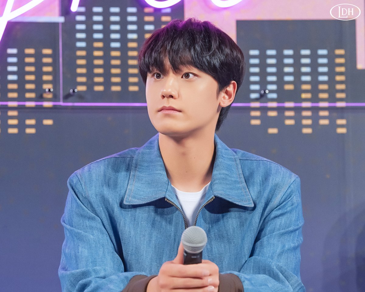 ldh_official's tweet photo. [📸PHOTO] 

K-드라마와 함께하는 한국여행 콘서트
'Dramatic Night'에 참석했던 도현 배우! 
���글동글 덮머로 귀여움 폭발 🎊
나 도스텝, 오늘만 덮머파 할게요 👓

#이도현 #LEEDOHYUN #DramaticNight https://t.co/8jbQY1uQ7L