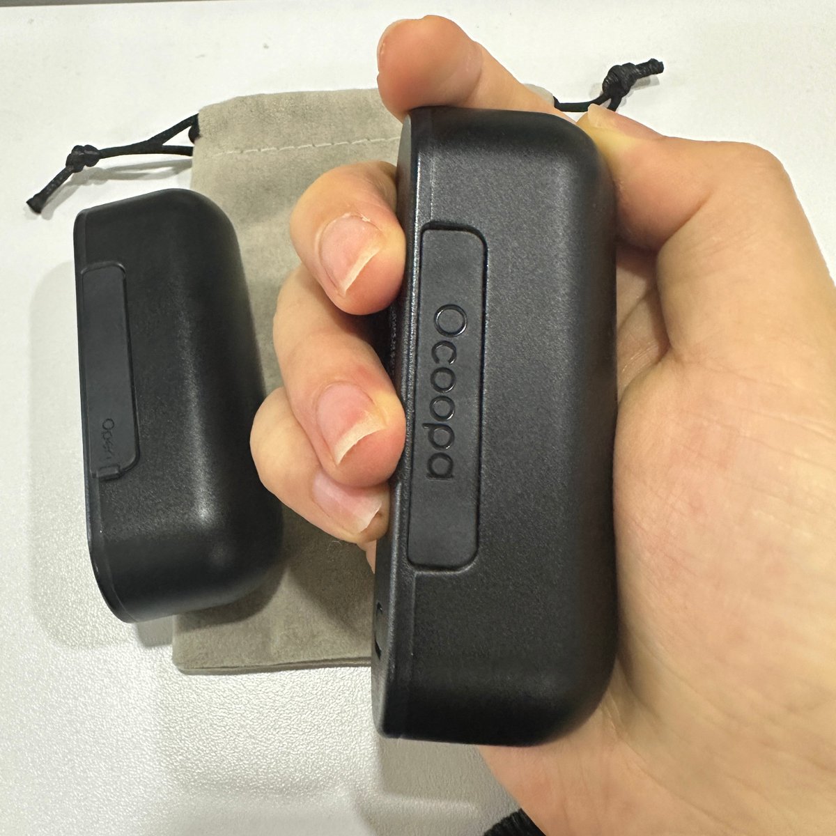 phoebeolivia12's tweet photo. The #rechargeablehandwarmers can they keep your hands warm during long #hiking sessions. I got the #Ocoopa UT2s, they can provide hours of warmth with multiple heat levels. Also, they can be separated into two small #handwarmers for both two hands. One of my #bestoutdoorproducts! https://t.co/z7aaVOfncB