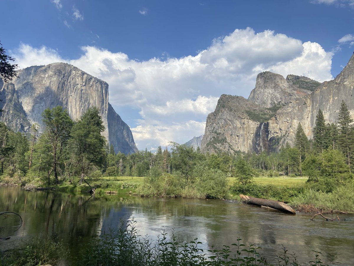 TannerWebb617's tweet photo. @natparksnft @YosemiteNPS Almost like the NFT! No lightning when we were there, though https://t.co/11Z64HKju9