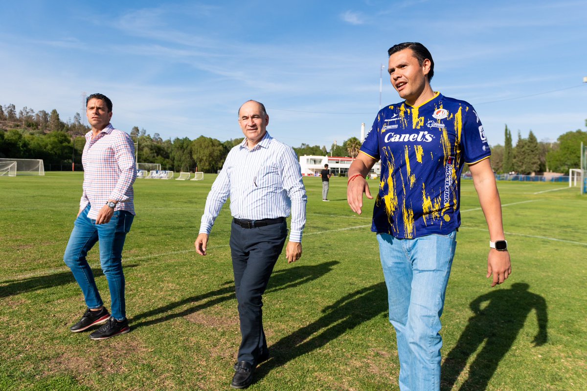 AtletideSanLuis's tweet photo. Este lunes 24 de abril, fue inaugurado el torneo Intercolonias Copa San Luis Rey en la Ciudad Deportiva La Presa.

Todos los detalles ➡️ https://t.co/NckQeqquR9

#ConAlmaPotosina
@SLPMunicipio @DeporteMpalSLP https://t.co/yNFDZUTP1f