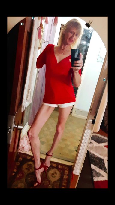 Just Me..I my favorite 5 inch stilettos 🥰🥰🥰 https://t.co/NjdKdFgxVN