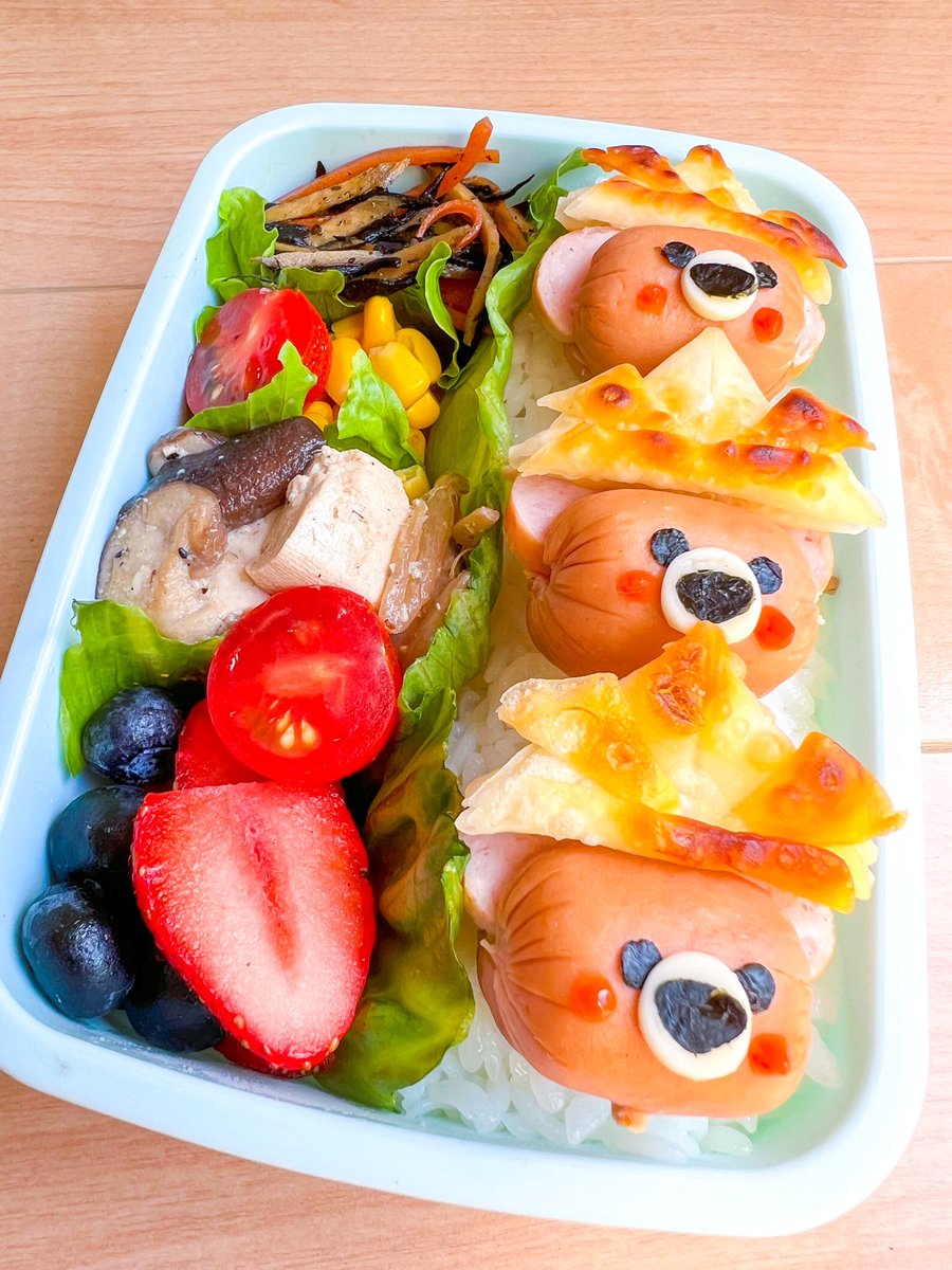 xXSara_SatoXx's tweet photo. My daughter’s #bento for today is #kabuto and #childrensday themed💕

今日の娘の #お弁当 のテーマは #兜 と #子供の日 です💕

#お弁当記録 #弁当 #お弁当作り #キャラ弁 #料理好きさんと繋がりたい #料理写真 #弁当記録 #幼稚園 #幼稚園弁当  #Twitter家庭料理部 #obento #子どもの日 #かぶと https://t.co/cOu1vchEOn