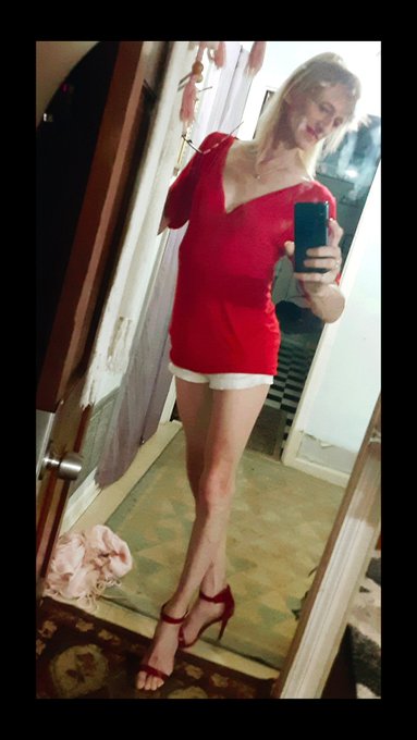 Red does a body GREAT ..LOL https://t.co/0PFDYSwo5H<a href="/tag/newprofilepic"class="tags"><span>#newprofilepic</span></a>