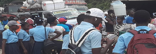 triboland's tweet image. 04-24-2023

Tigwav, Ayiti ___(TRiboLAND) Elèv Lise nan Vyalè 1è seksyon kominal Tigwav manifeste ,bloke Wout Nasyonal # 2 a, pandan plizyè èd tan kote machin pa moute, machin pa desanm jodi lendi 24 Avril 2023 a. #grèv #LiseRoselineVaval #pwofesè

triboland.com/2023/04/24/ele…