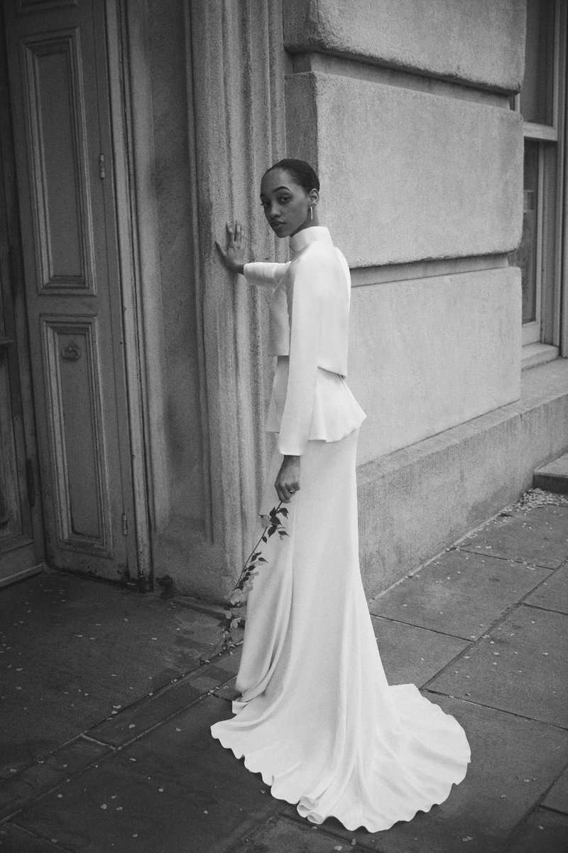 scorcesa's tweet photo. For the #bride who seeks elegance, and a touch of modern delight. — @scorcesa 

#Scorcesa https://t.co/XJW0pTRpfo