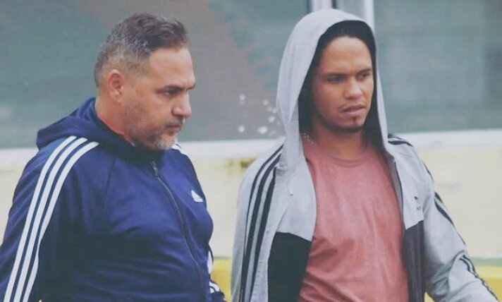 🟡🟤 HABLO VALENCIA

Imperdible entrevista de diferentes medios de comunicación con el director técnico de Trujillanos FC luego de dirigir su primer partido.

Ver en 👉 bit.ly/3V3vMND
📽 Video: <a href="/oficialbravotv/">Bravo TV</a>