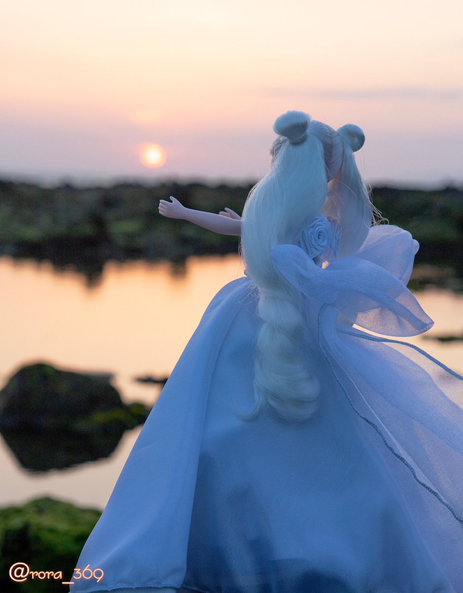 rora_369's tweet photo. いつかの夕日①
いつも明るい写真撮りがちだけど、たまにはこういう落ち着いた写真も良いと思うのです✨
こういう時はどっちにピントを合わせてよいやら🤔
太陽は銀水晶に見立てて撮りたくなる✨
明日も夕日🌇
#セレニティドール #styledoll https://t.co/JwaTg0ds5S