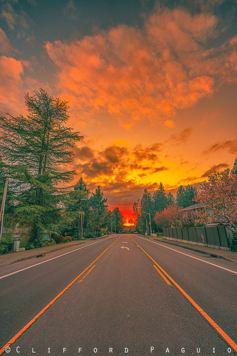 Gorgeous Sunset tonight in Tigard Oregon 
#sunset #tigard #oregon #oregonian