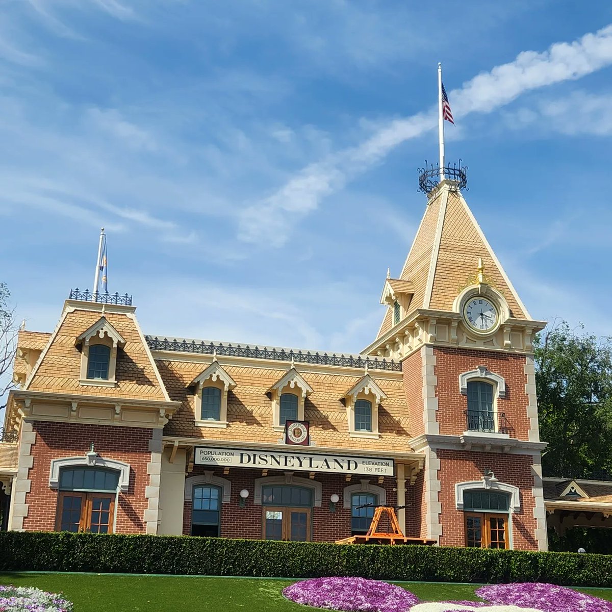 DisneyG1313's tweet photo. Disney April 2023 Day #3 #Disneyland https://t.co/ETRMShiQMj