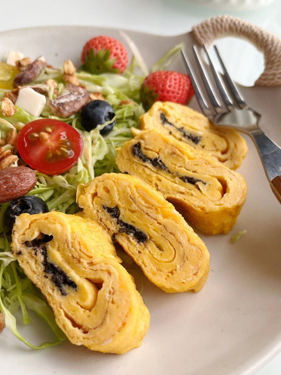omardelrap's tweet photo. Nutritious breakfast check-in|||Menu: .Black truffle thick egg roast, vegetable salad .American coffee https://t.co/5BnJ98N1F8