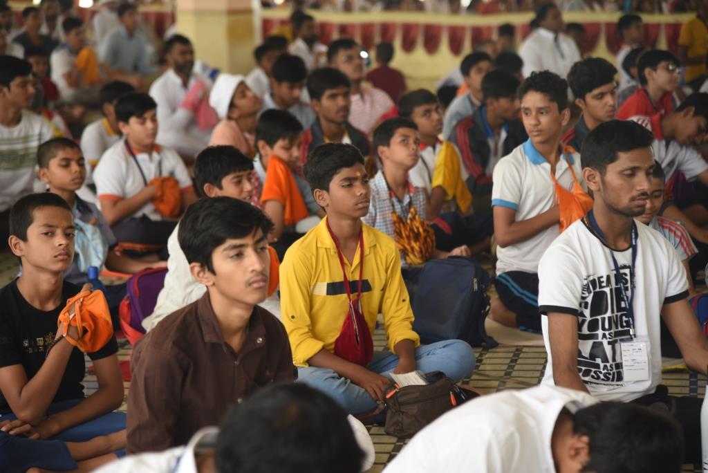 "विद्यार्थी जैसा संग करेगा वैसा रंग चढ़ेगा"
~ Sant Shri Asharamji Bapu
#विद्यार्थी_अनुष्ठान_शिविर
#अहमदाबाद (गुज.)