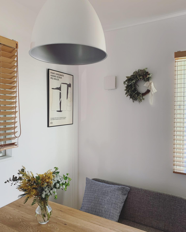 Lumitop_com's tweet photo. Le mur blanc est mis en valeur par une suspension Augustin A360 Jieldé de couleur blanche avec un intérieur argenté, apportant une touche de modernité à l'ensemble.
Retrouvez la suspension sur https://t.co/kLVj31o69B
#jielde #jieldé #jieldelamp #madeinfrance #lumitop #suspension https://t.co/jBC0lSM0vq