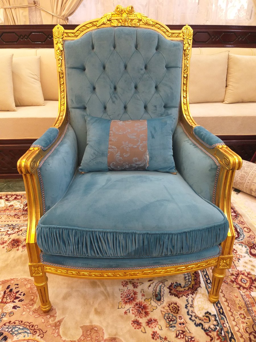 متاح ٢٠ طقم بأشكال والوان علي حسب رغبة العميل