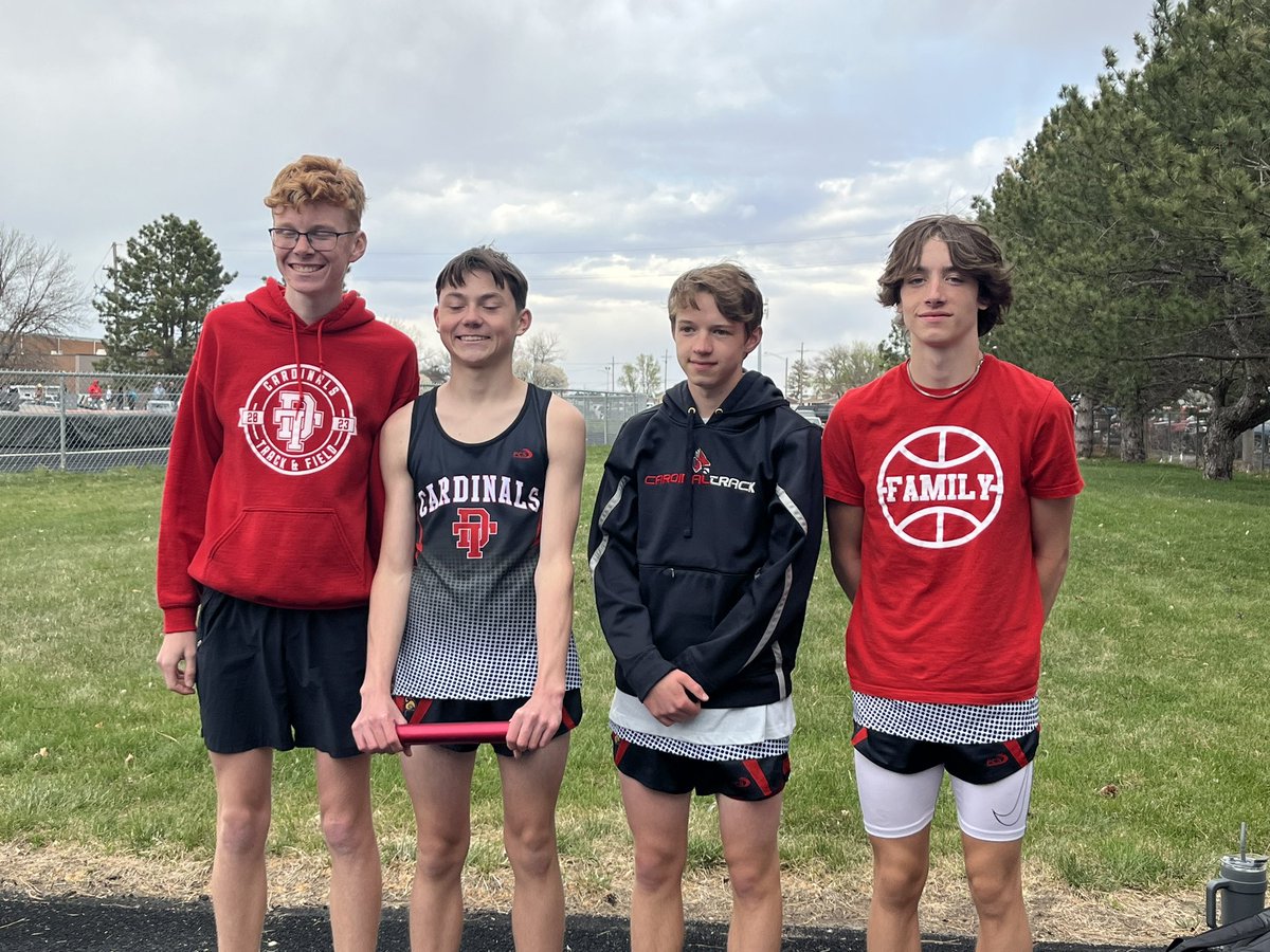 8:55.30! School record holders in the 4x800! #dttrack