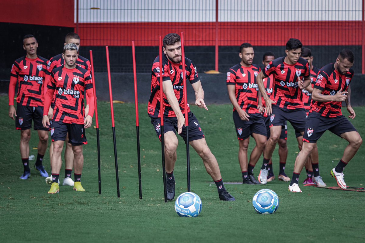 ACGOficial's tweet photo. Sábado o #DragãodoBrasil enfrenta o @TTombense em #muriae pela 3ª rodada do @BrasileiraoB 🔥🇹🇹

📸 Ingryd Oliveira https://t.co/bF5IZ8bryh