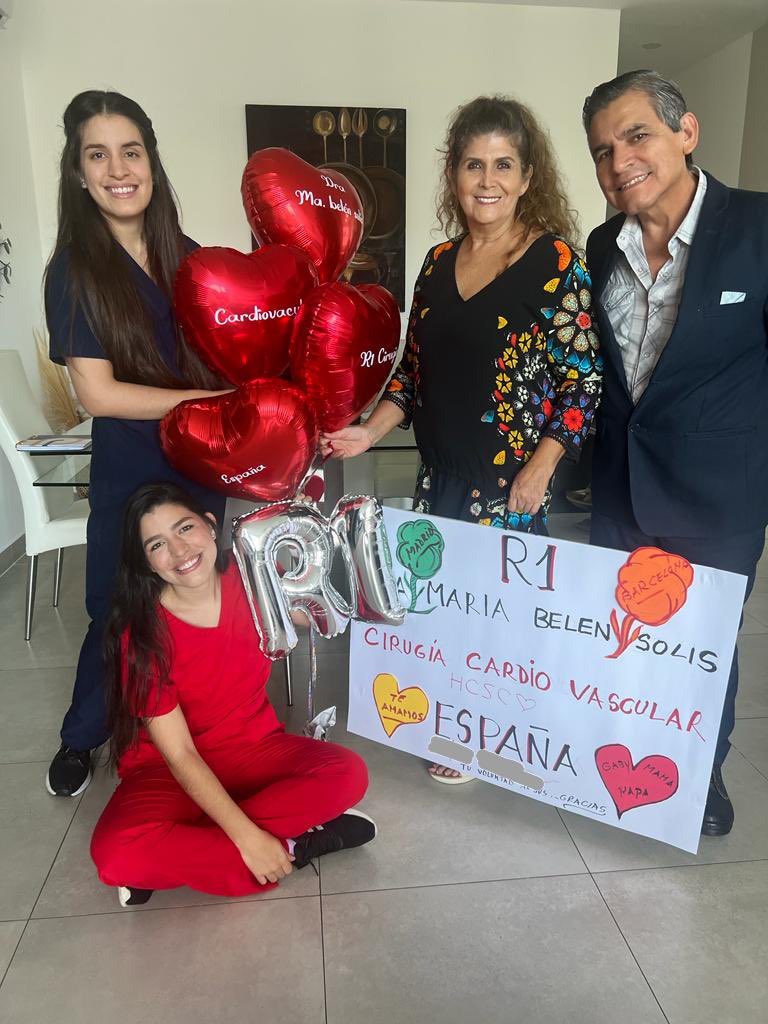 MABELENSOLIS's tweet photo. Oficialmente R1 de Cx Cardiovascular 🫀con globitos, carteles, tortas y todo 🤓🥹😳 https://t.co/jBGI4oNLTI