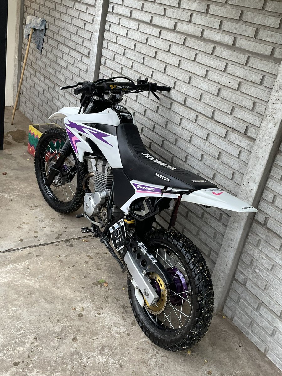 Talii234's tweet photo. Sumando anécdotas con la moto de mis sueños.. ❤️‍🩹💜 https://t.co/qboQNQ2tLB