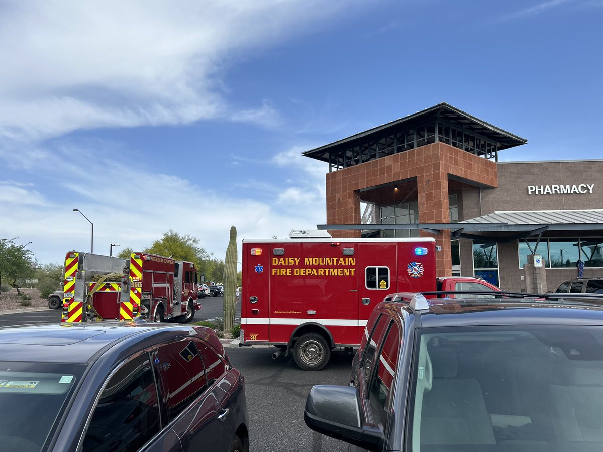 DaisyMtnFire's tweet image. AUTOMATIC AID APPRECIATION 

Thank you to our #AutomaticAid partners @PHXFire,@PeoriaFire, &amp;amp; @GlendaleFire

When firefighters get called to a large incident requiring multiple units, move-up trucks are called to assist with all emergencies to assure coverage.