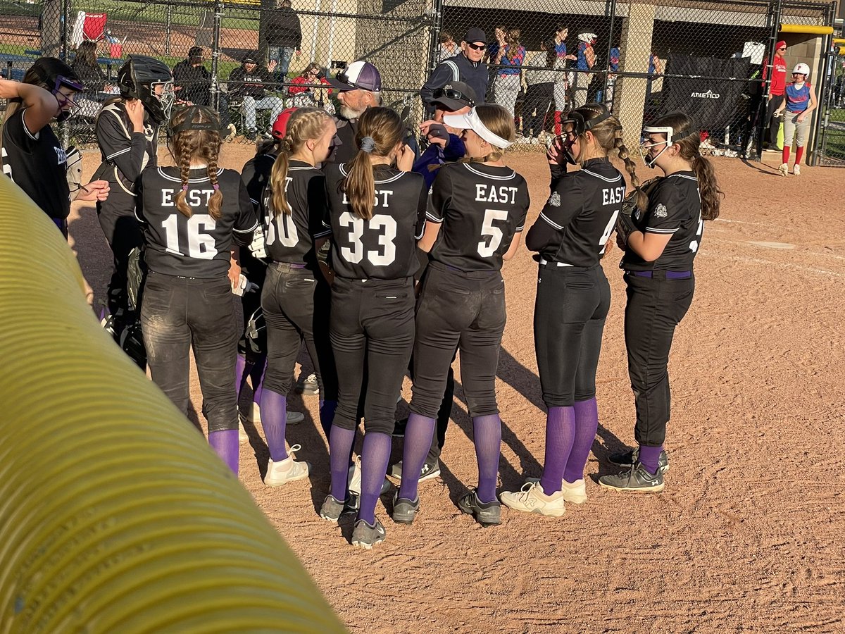 BEMSBulldogs's tweet photo. 7th SB brings home another big win over Plainfield! The game was tied at 5 in the top of the 5th when Lambert started the 7-run onslaught. Baldwin &amp; Baker led the offense with four hits each. Great run-saving catches were made in the outfield by Duncan, Ziegler, Baker &amp; Baldwin. https://t.co/aeGIH3E18P