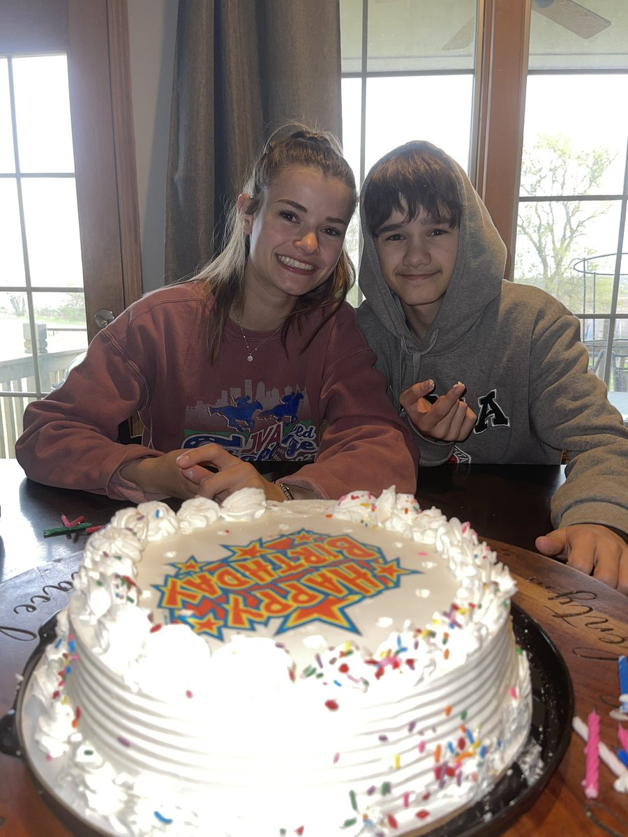 mullenjen's tweet photo. Happy Birthday @KaitlynMullenVB and Thomas! https://t.co/ZcFnoxVmD7