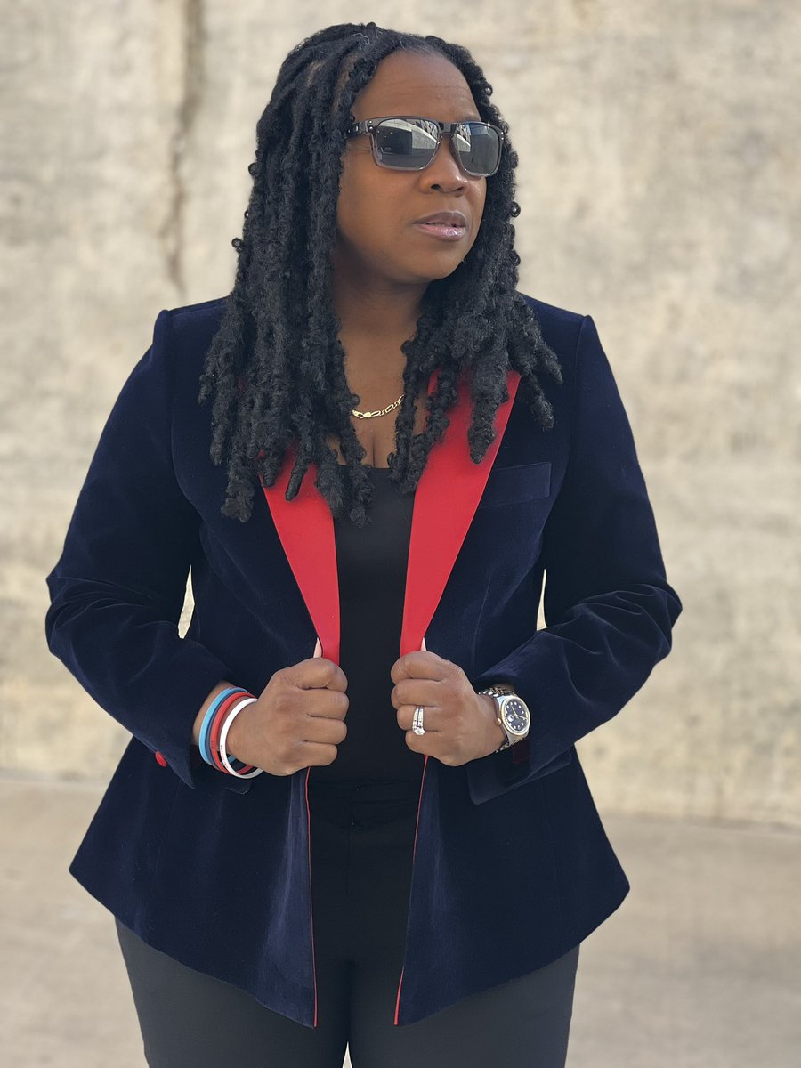 YolettMcCuin's tweet photo. Rebel Choice Awards with it! #NoCeilings 💙❤️ @bluethread_proj https://t.co/IgM5AfxqZT