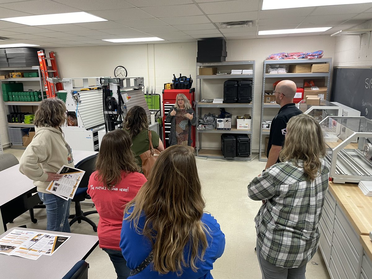 aojvoice's tweet photo. Love the collaboration with @TempleCollege and the #tisdSTEM focus group. https://t.co/B1CtgG3JXT